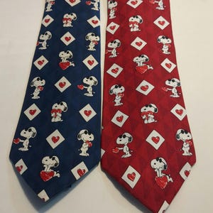 Snoopy Valentines &#39;Hearts and Beagles&#39; Peanuts Cartoon Men&#39;s Tie