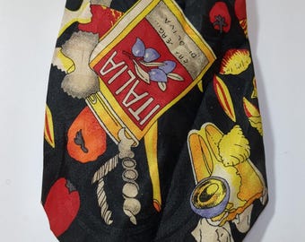 May include: Black silk tie with a colorful Italian food-themed pattern. The design includes illustrations of tomatoes, olives, pasta, and a label that reads "Italia". The tie has a classic shape and is suitable for formal or semi-formal occasions.