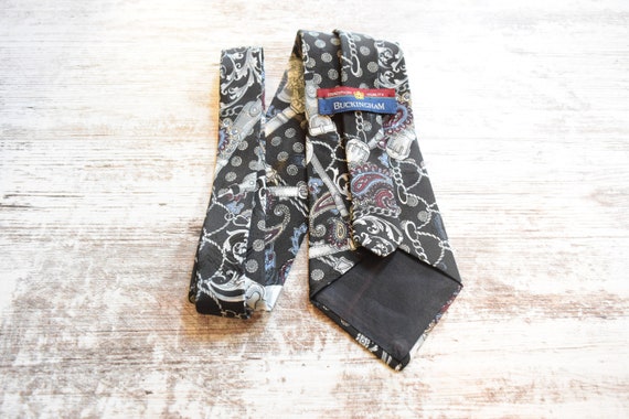 Acanthus Leaves Coat of Arms and Paisley Designs Buck… - Gem