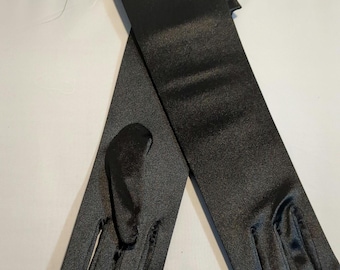 Guantes de satén negro para damas, 22" de largo, 19" por encima del codo, 15" por debajo del codo y 9" de largo hasta la muñeca