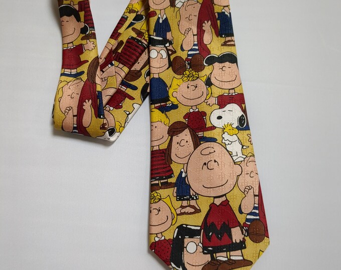 Peanuts Cartoon Charters Men's Tie With Charlie Brown Peppermint Patty Snoopy Woodstock Charlie