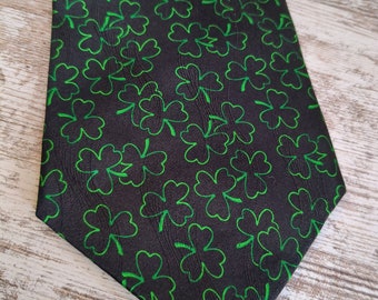 Shamrock Patterned Necktie GreenSt. Patrick's Day Necktie "Erin Go Bragh"
