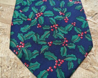 X-21 Christmas Pattern Men’s Neck Tie – Green Red White Holiday Novelty Tie For Parties & Gifts - View #12