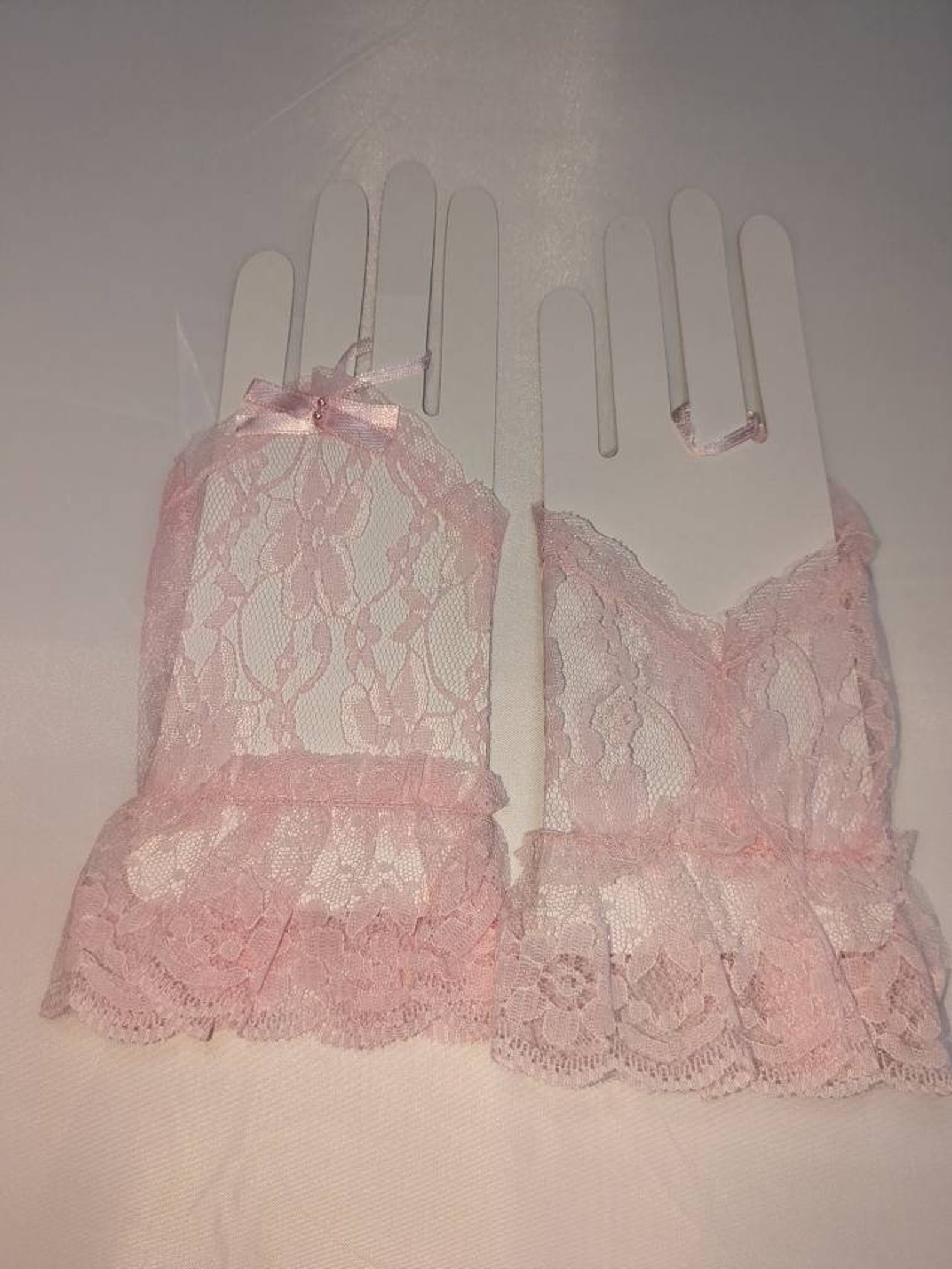 Pink Lace Ladies Fingerless Gloves Wrist Length 6
