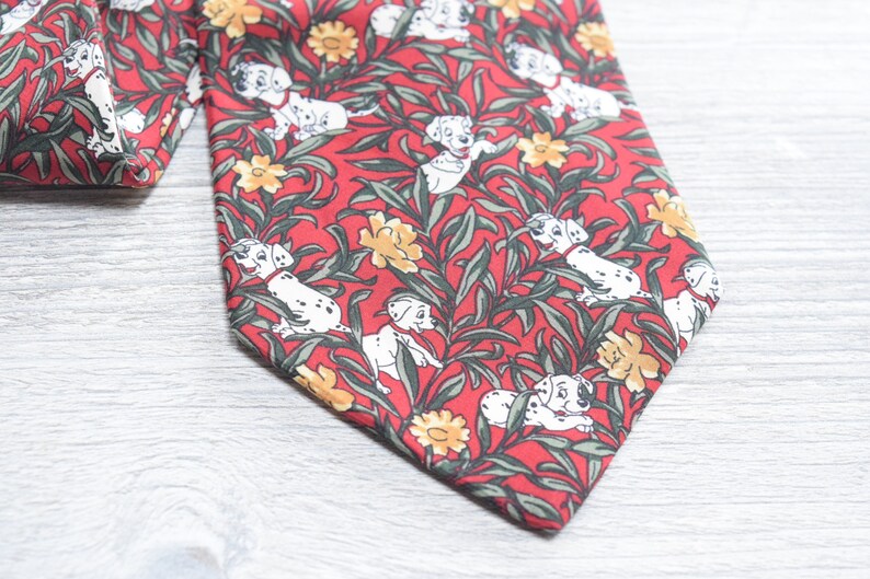 101 Dalmatians Red Necktie features Puppies and Plants 100/% Silk Disney Tie Rack
