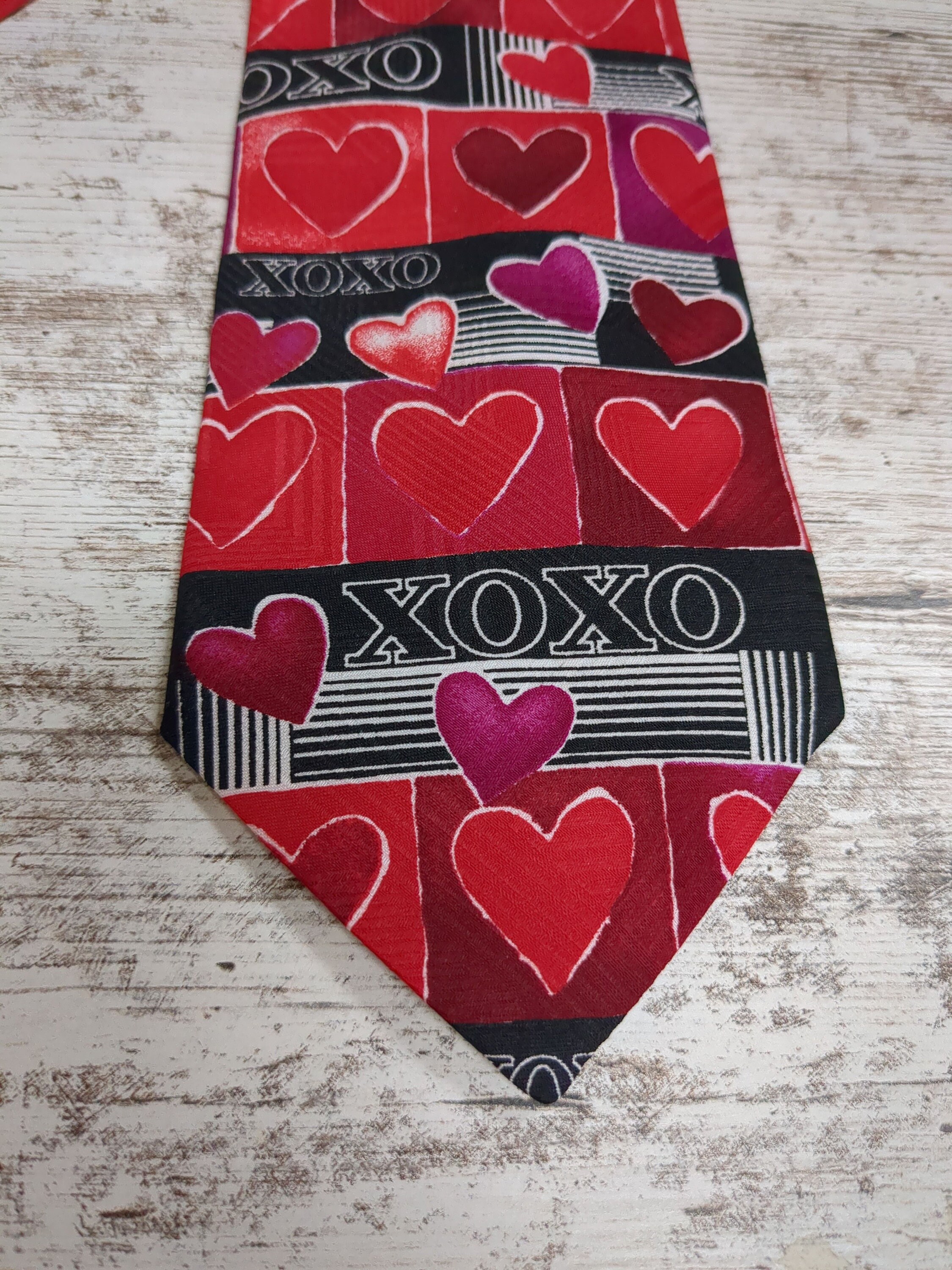 heart neck tie