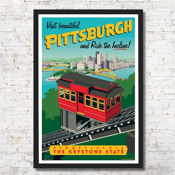 Puede incluir: Un cartel de viaje vintage que anuncia una visita a Pittsburgh, Pensilvania, "The Keystone State". El cartel presenta un vagón de inclinación rojo y negro ascendiendo una colina con una vista del horizonte de la ciudad en el fondo. El texto dice "¡Visita la hermosa Pittsburgh y súbete al Incline!"