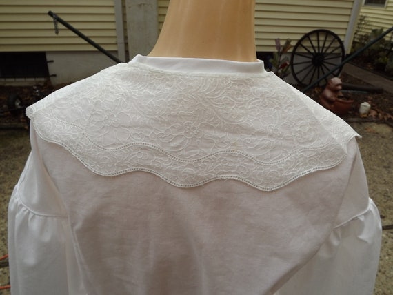 Vintage Off White Embroidered Lace Collar Reenact… - image 2