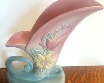 Hull art pottery, magnolia cornucopia vase
