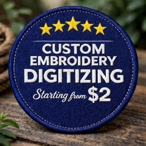 Könnte beinhalten: Ein marineblauer, gestickter Aufnäher mit weißem Text, der "CUSTOM EMBROIDERY DIGITIZING" lautet. Fünf gelbe Sterne befinden sich über dem Text. Der Text "Starting from $2" steht darunter.