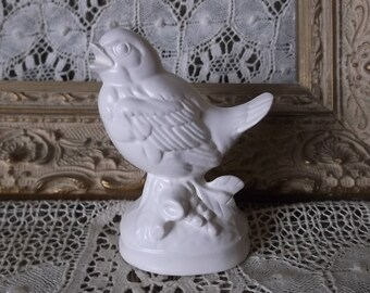 Vintage painted white bird statue small, heirloom white