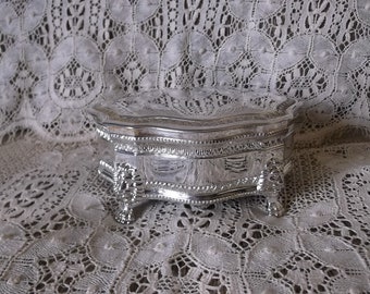 Silver tone metal vintage jewelry casket
