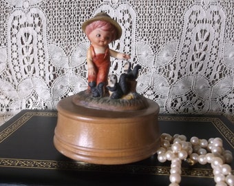 Vintage music box, boy with skunk family