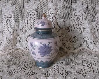 Vintage ginger Jar, Andrea by Sadek, made in Japan