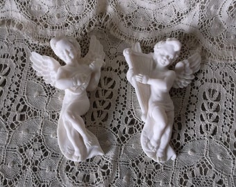 Vintage alabaster cherub Pair, white small wall cherubs, angels