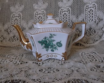 Pagoda teapot arthur wood English vintage teapot