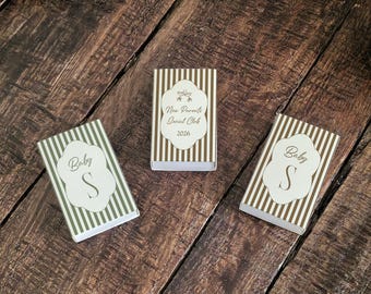 Cajas de cerillas personalizadas para baby shower. Club social para nuevos padres 2026. Recuerdos de fiesta personalizados. Regalos para baby shower en verde salvia neutro. Cerillas de recuerdo.