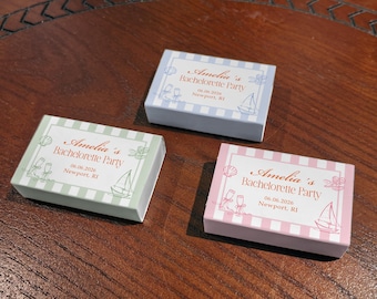 Cajas de cerillas personalizadas para despedida de soltera con temática costera, recuerdos de boda náuticos personalizados, regalo para despedida de soltera de verano, decoración para fiestas con forma de velero y conchas marinas.