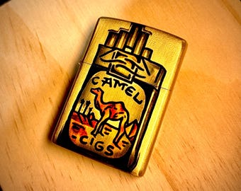 Accendino Zippo a forma di cammello, personalizzato e ispirato allo stile vintage.