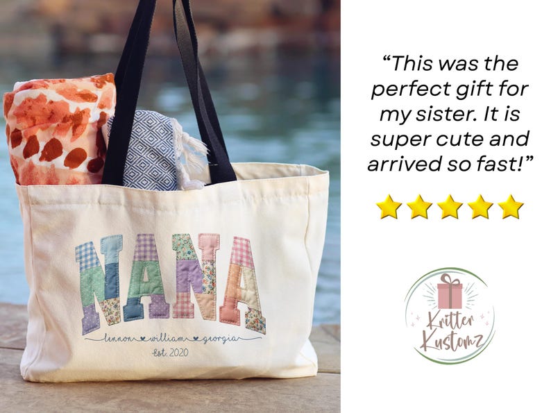 Pode incluir: Uma bolsa tote de lona na cor creme com al&ccedil;as pretas. A parte frontal apresenta a palavra NANA em letras de tecido grandes e multicoloridas com v&aacute;rios padr&otilde;es. Abaixo, os nomes Lennon, William e Georgia est&atilde;o impressos com est. 2020.