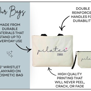 Pu&ograve; includere: Una borsa tote e una pochette abbinata color crema, entrambe con la scritta 'pilates EMMA' e un piccolo cuore rosa. La pochette include un cinturino da polso da 5 pollici. Le borse hanno manici neri e una struttura resistente.