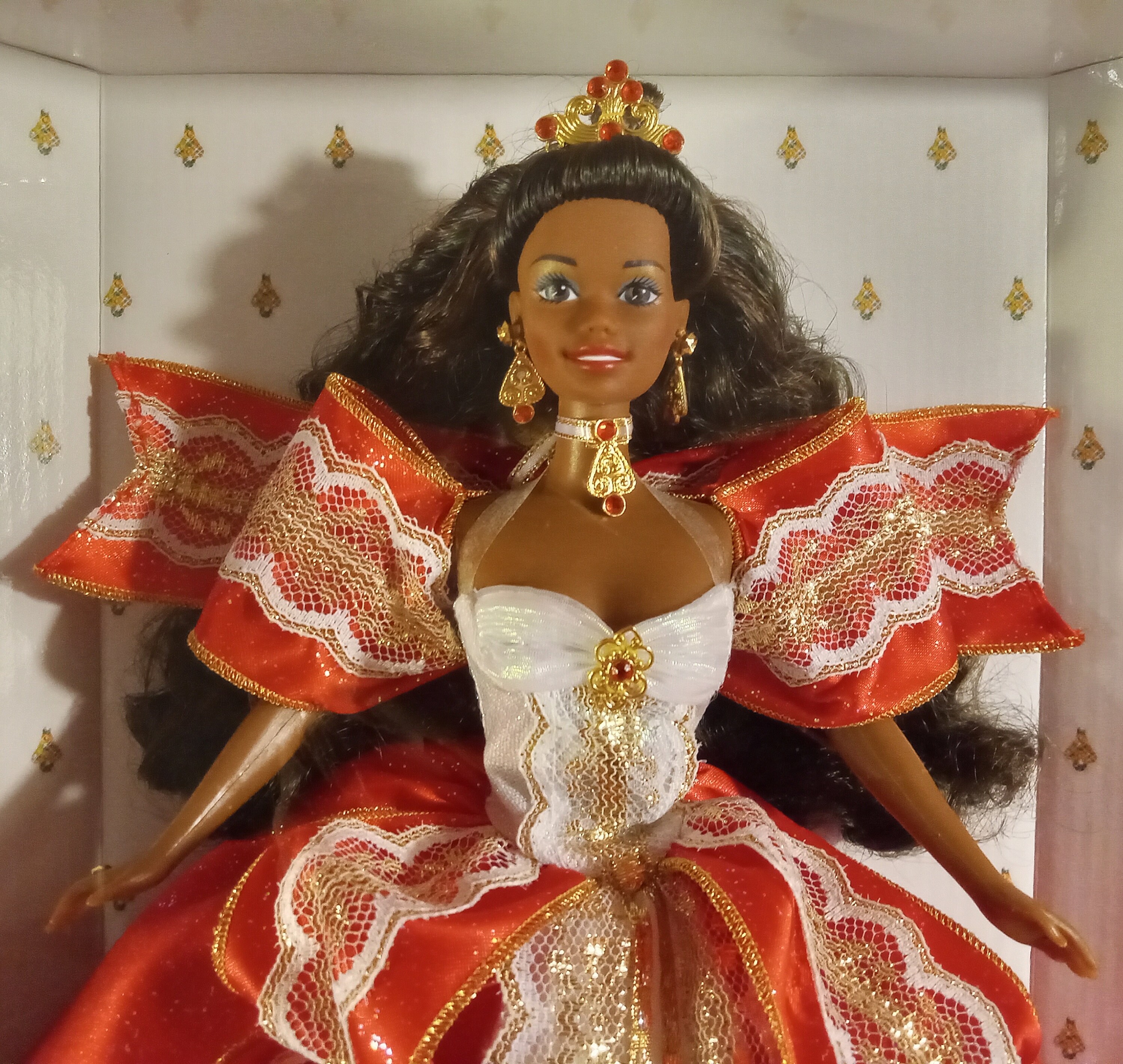 1997 • African American Happy Holidays Barbie • No. 17833 • NRFB