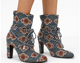 Rare 60s/70s Tapestry Boots Chelsea Cobbler US 8.5 Boho Retro Designer Festival