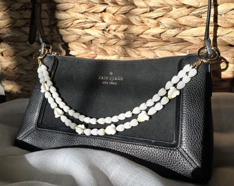 Porte-monnaie blanc en forme de couronne de fleurs et de pikakes