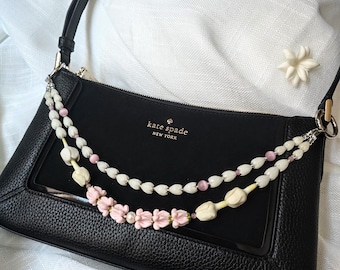 Porte-monnaie rose clair avec couronne de fleurs, pikake et perle, pendentif Lei 14,5 po.