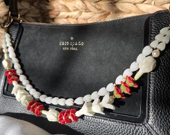 Charm pendentif sac à main pakalana, pikake bloom et couronne de fleurs
