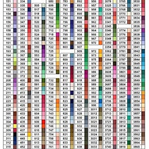Puede incluir: Una carta de colores con numerosas muestras de color, cada una etiquetada con un número. La carta está diseñada para proyectos de punto de cruz o bordado, ofreciendo una amplia gama de tonos.