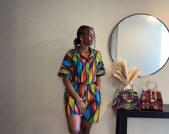 Handgemaakte romperset met Afrikaanse print: tweedelige outfit met bladpatroon