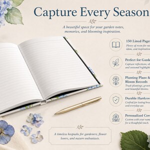 Puede incluir: Un cuaderno abierto con p&aacute;ginas rayadas y un bol&iacute;grafo dorado. El texto dice: Capture Every Season, 150 Lined Pages, Perfect for Garden Notes, Planting Plans & Bloom Records, Durable Hardcover Design, Personalized Cover, y A timeless keepsake.