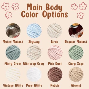 Op de afbeelding: Een kleurenkaart met de titel Main Body Color Options met twaalf cirkelvormige garenstalen in verschillende tinten, waaronder Muted Mallard, Skyway, Birch, Regular Mallard, Misty Green, Whitecap Gray, Pink Dust, Clary Sage, Vintage White, Pure White, Pebble en Almond.