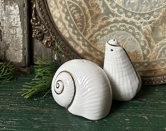 Bone China SEASHELL Salt & Pepper Shakers, White and Gold, Vintage