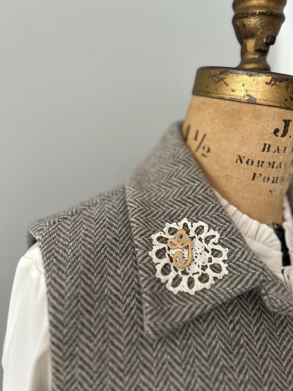 Gold Monogram G Brooch in Script Font, Lapel Pin,… - image 2