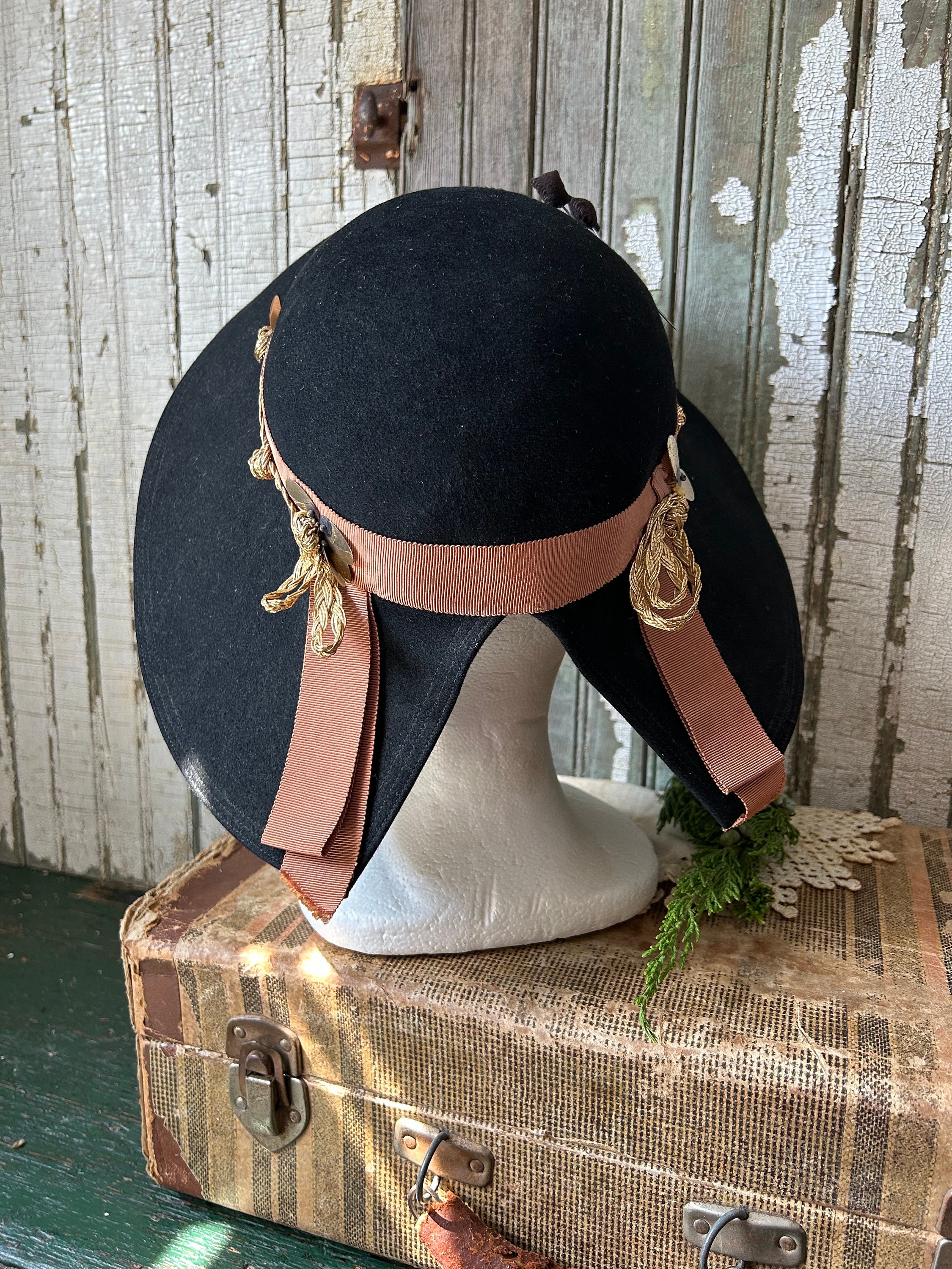 Vintage Arnold Constable Hat Box with 5 Hats Unique Vintage Arnold Constable HAT, With Hatpins - Etsy main image 4