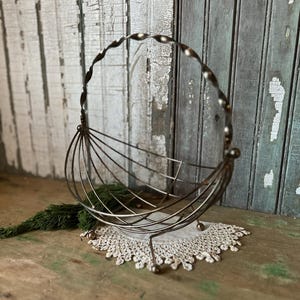 Vintage Mid Century Metal Wire Basket, Gold Tone, Fruit Veggie Holder, Kitchen Decor