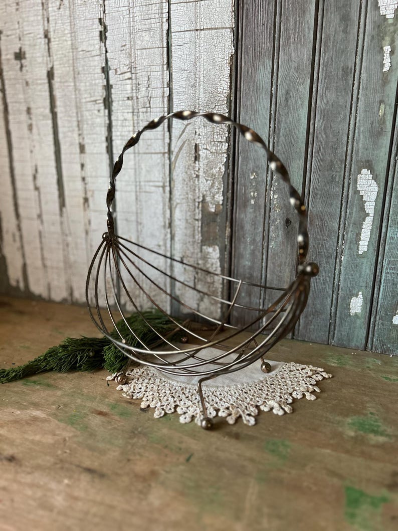 Vintage Mid Century Metal Wire Basket, Gold Tone, Fruit Veggie Holder, Kitchen Decor