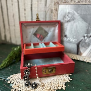 Vintage Jewelry Box, Fleur De Lis Interior