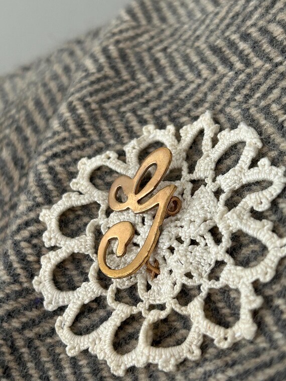 Gold Monogram G Brooch in Script Font, Lapel Pin,… - image 4