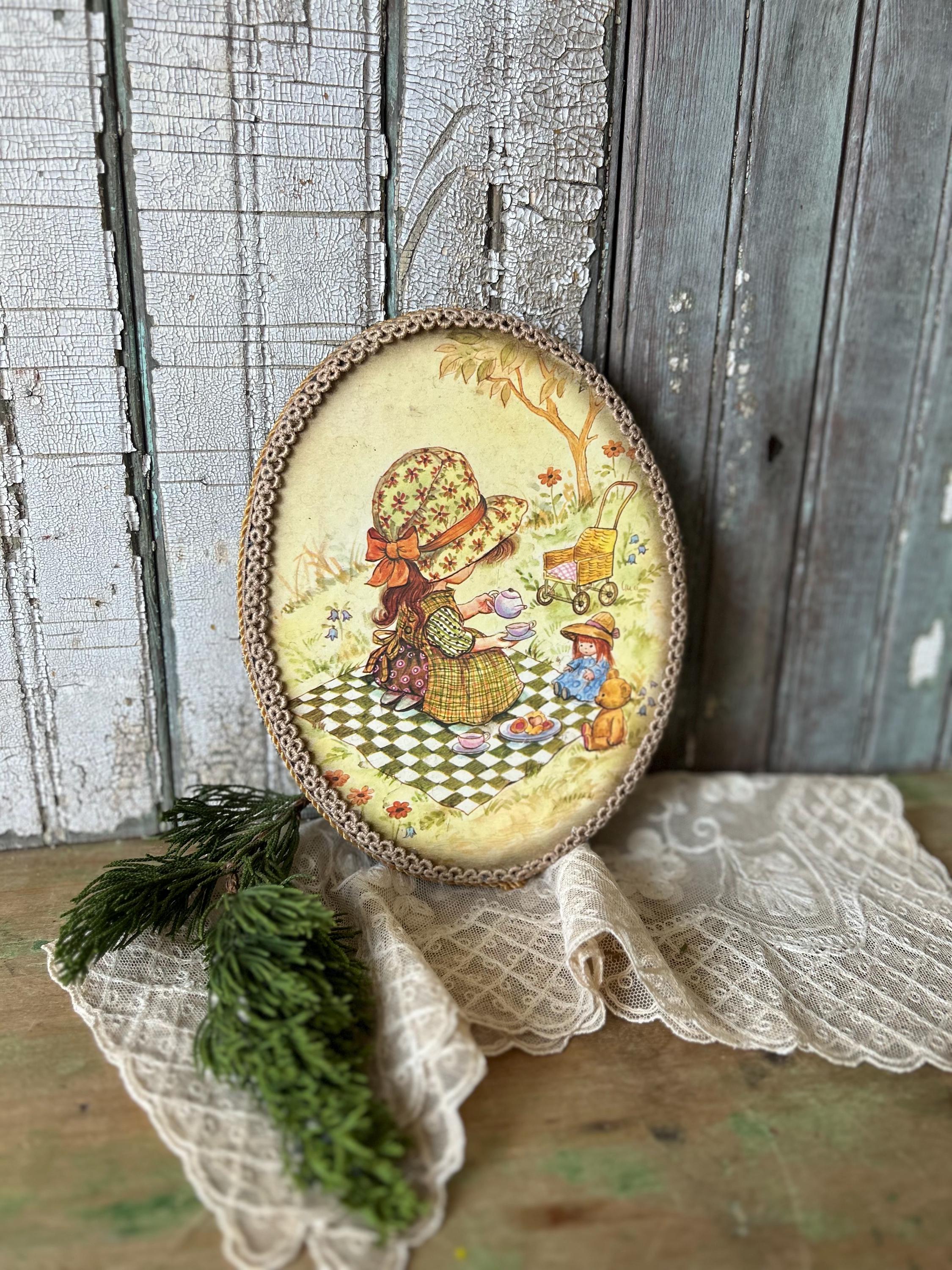 希少！ヴィンテージ HOLLY HOBBIE ウォールデコ 2枚セット Vintage Holly Hobbie Style Wooden Oval Plaque, Edged With Lace