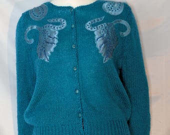 Cardigan orné de mohair des années 80 : pull boutonné en perles bleu sarcelle vintage (taille S)