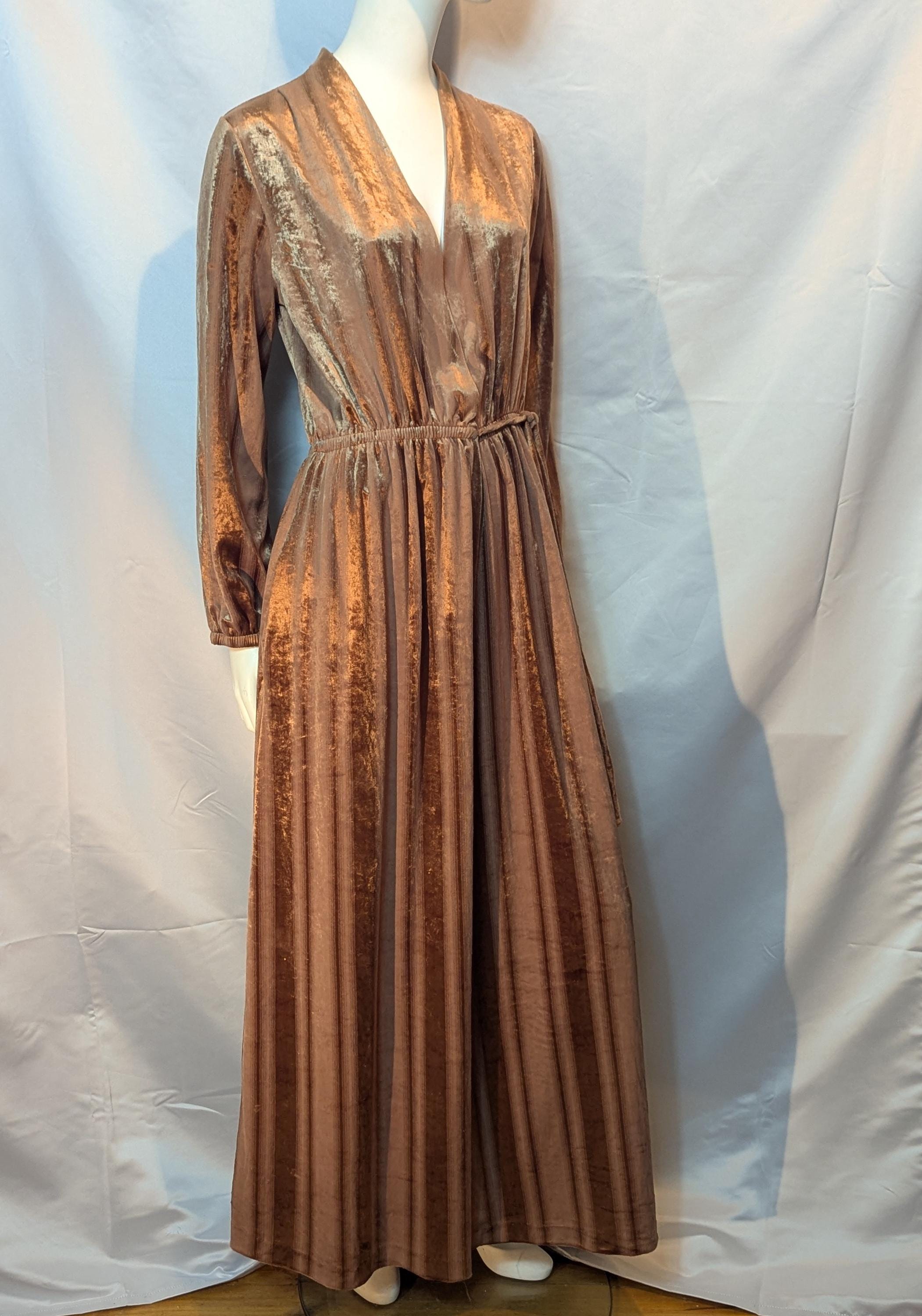 chinese dress ladies Prodesign Women's Bathrobe Velvet Dressing Gown Velour Elgant Velvet  Bathrobe with Belt Size S-XL Loungewear Ladies Nightwear for Women's, sage  green, S : Amazon.co.uk: Fashion