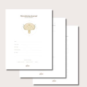 Peut inclure: Plusieurs pages blanches d'un journal de microdosage avec une illustration de champignon. Les pages du journal comportent des lignes pour le nom, la date de début, le protocole, la dose de départ et les objectifs. Le mot "glow" est en bas de chaque page.