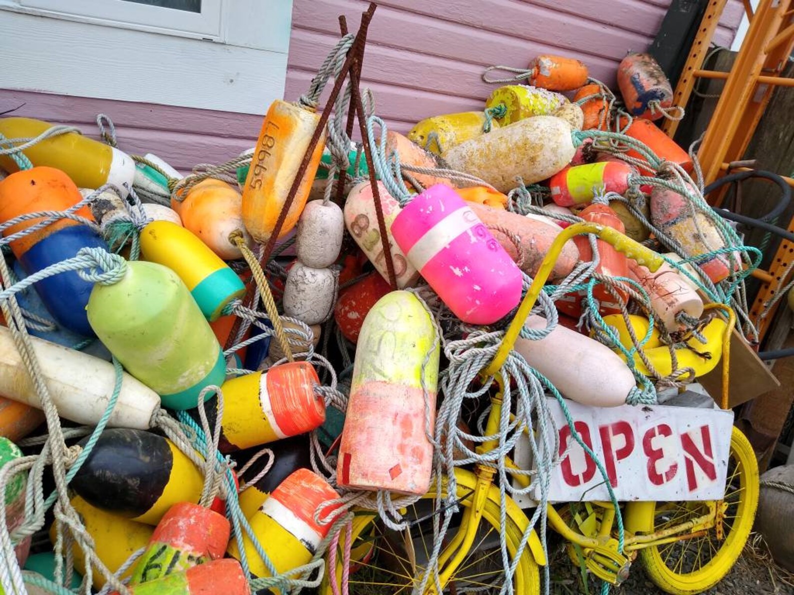 5 CRAB POT FLOATS. You will get 5 locally Random Etsy