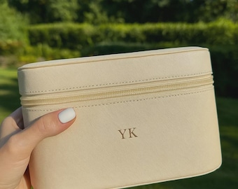 Personalisierte Schminktasche - Individuelle Kosmetiktasche aus Saffiano Leder, Kulturtasche mit Monogramm