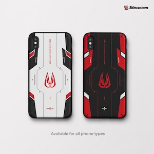 Op de afbeelding: Twee telefoonhoesjes met Kamen Rider Geats-ontwerpen. Het linkerhoesje is wit met rode accenten en de tekst ENTRY en MAGNUM. Het rechterhoesje is zwart met rode accenten en de tekst MARK II en BOOST. Beide hebben een rood logo in het midden.