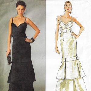 Puede incluir: Una ilustración en blanco y negro de una mujer con un vestido largo, de varios niveles, sin tirantes, con un escote de corazón. El vestido tiene un corpiño ajustado y una falda fluida con varias capas. La mujer está de pie con los brazos a los lados y el pelo recogido hacia atrás.