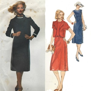 Puede incluir: Un patrón de costura vintage que presenta dos diseños de vestidos. El primer vestido es negro con ribetes blancos y el segundo vestido es rojo con una chaqueta a juego. Ambos vestidos son hasta la rodilla y tienen una silueta ajustada.